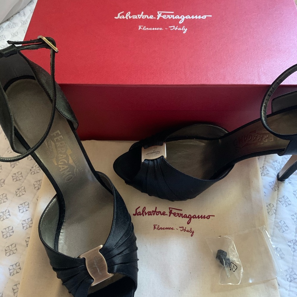 NIB Salvatore Ferragamo